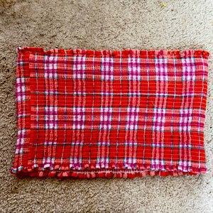 This is a nice crop top for any size really